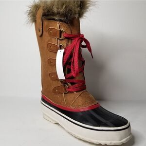 Waterproof new with tags boots women size 7.5 nora